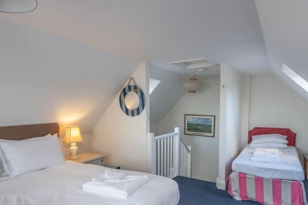 The Old Boat House, Seaview - Seafront Three Bedroom Cottage With Separate Two Bedroom Annexe Exterior foto