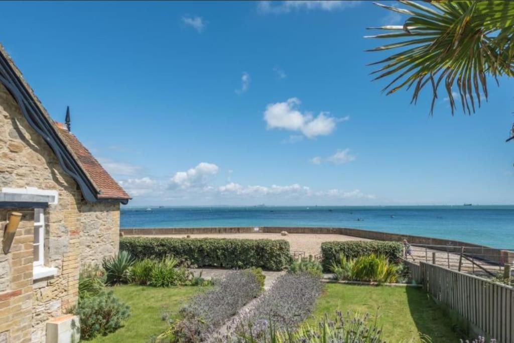 The Old Boat House, Seaview - Seafront Three Bedroom Cottage With Separate Two Bedroom Annexe Exterior foto